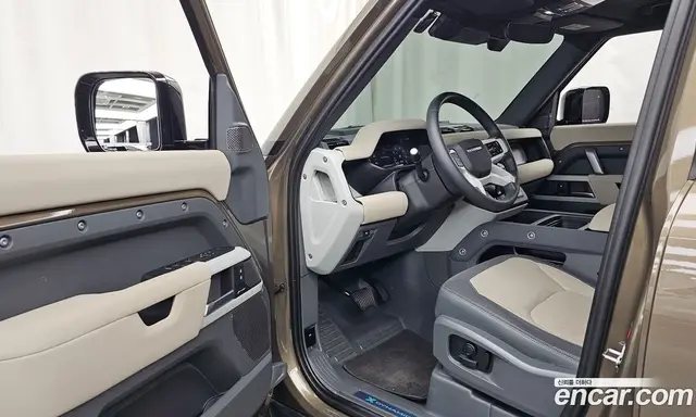 Land Rover Defender 2023 2.0 автомат (гидро), миниатюра 12