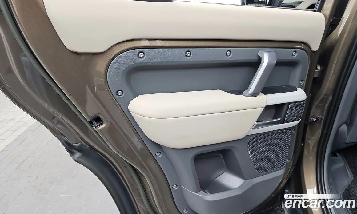 Land Rover Defender 2023 2.0 автомат (гидро), фото 14