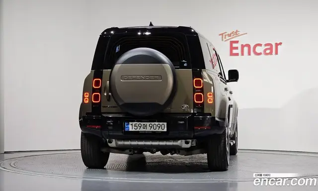 Land Rover Defender 2023 2.0 автомат (гидро), миниатюра 3