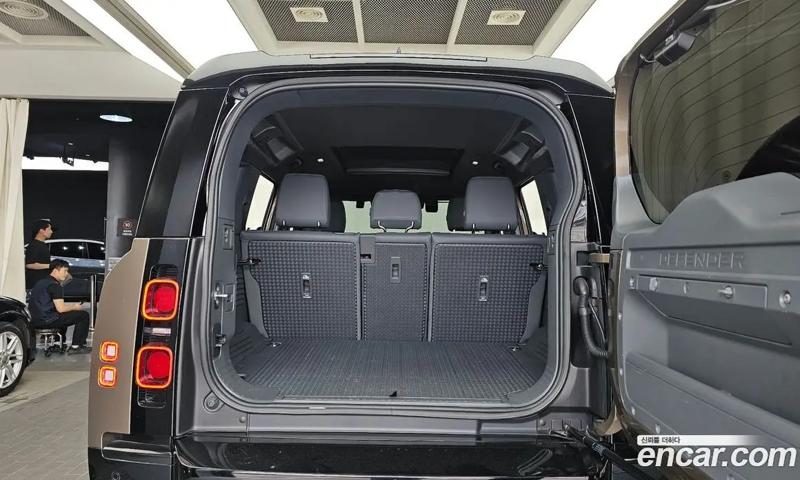 Land Rover Defender 2023 2.0 автомат (гидро), фото 25