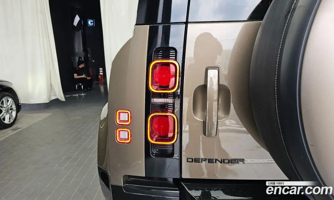 Land Rover Defender 2023 2.0 автомат (гидро), фото 8