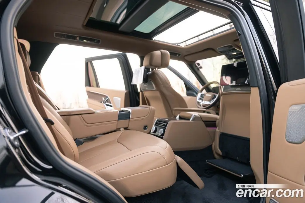 Land Rover Range Rover 2023 4.4 автомат (гидро), фото 11