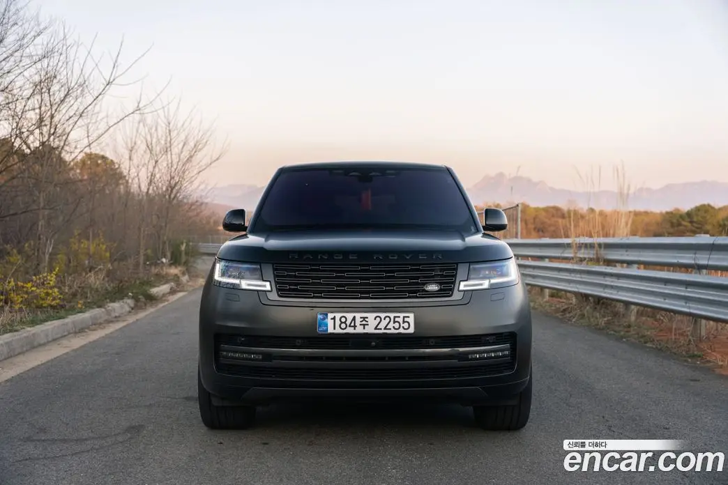 Land Rover Range Rover 2023 4.4 автомат (гидро), фото 3