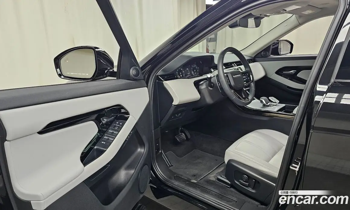 Land Rover Range Rover Evoque 2025 2.0 автомат (гидро), фото 13