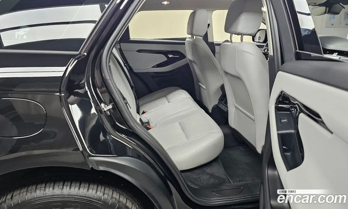 Land Rover Range Rover Evoque 2025 2.0 автомат (гидро), фото 17