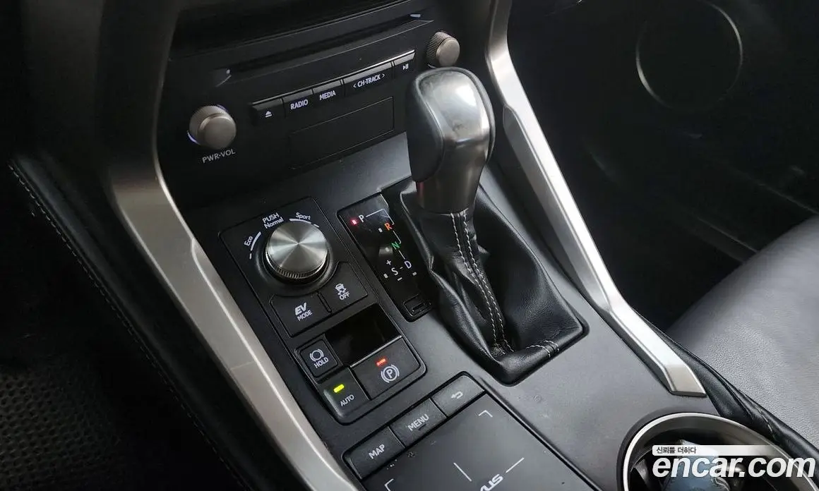 Lexus NX 2018 2.5 автомат (гидро), фото 9 Lexus NX 2018 2.5 автомат (гидро), фото 9