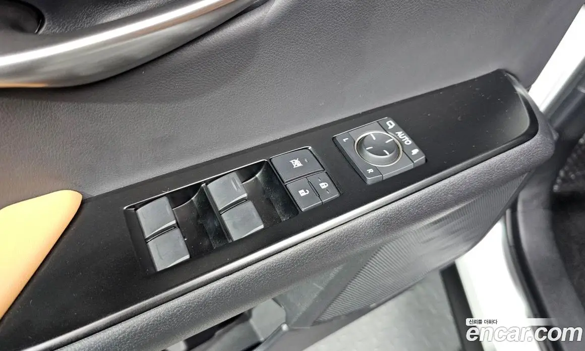 Lexus UX 2024 2.0 автомат (гидро), фото 17 Lexus UX 2024 2.0 автомат (гидро), фото 17