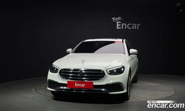 Mercedes-Benz E-Class 2023 2.0 автомат (гидро), миниатюра 2