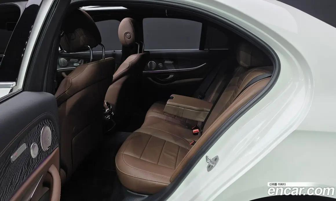 Mercedes-Benz E-Class 2023 2.0 автомат (гидро), фото 15