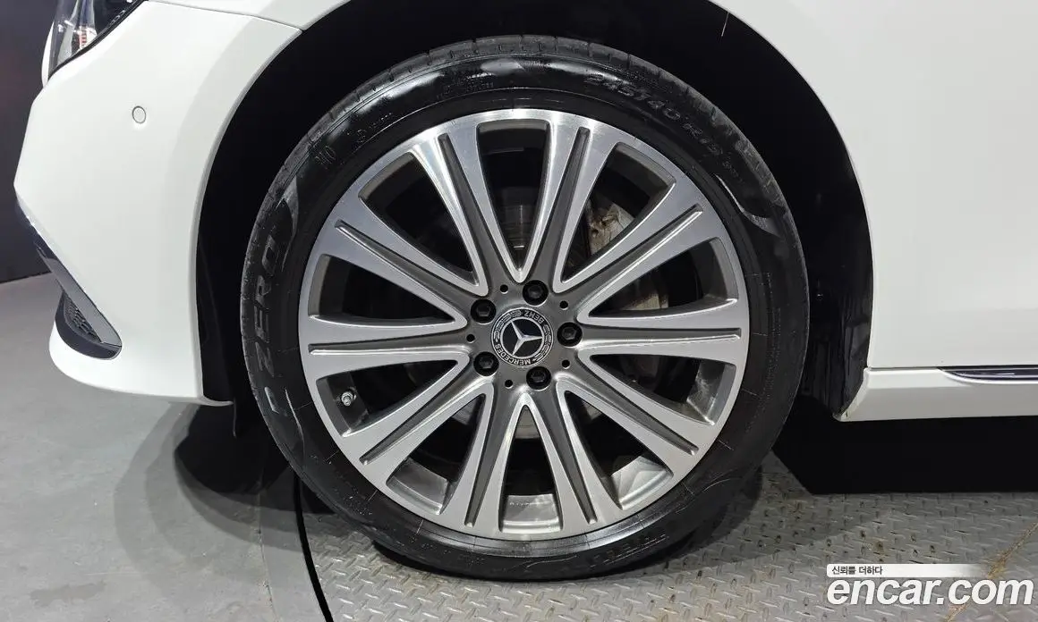 Mercedes-Benz E-Class 2023 2.0 автомат (гидро), фото 4