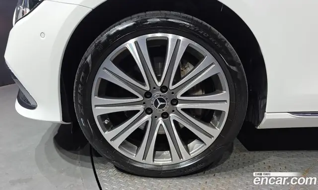 Mercedes-Benz E-Class 2023 2.0 автомат (гидро), миниатюра 4