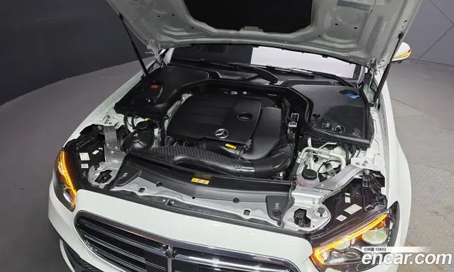 Mercedes-Benz E-Class 2023 2.0 автомат (гидро), миниатюра 5