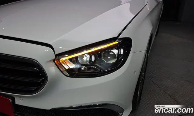 Mercedes-Benz E-Class 2023 2.0 автомат (гидро), миниатюра 7