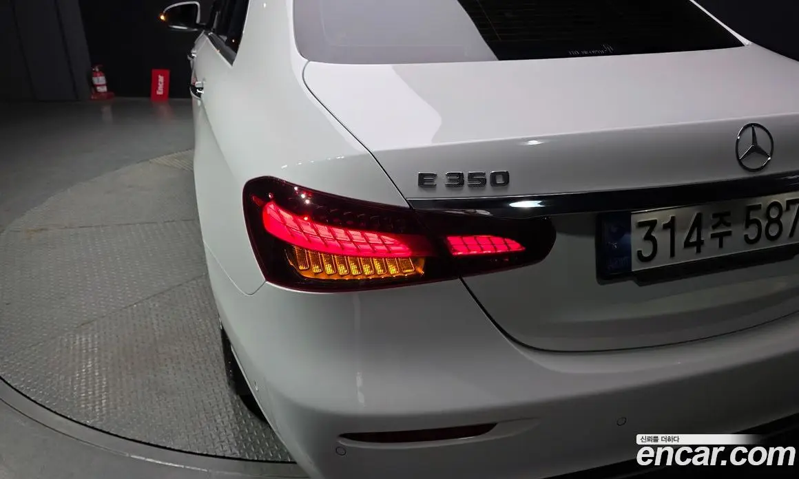 Mercedes-Benz E-Class 2023 2.0 автомат (гидро), фото 8