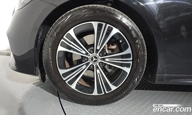 Mercedes-Benz E-Class 2025 2.0 автомат (гидро), миниатюра 4