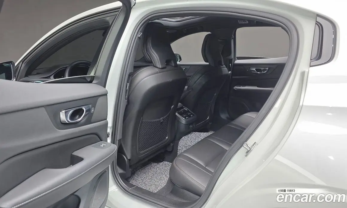 Volvo S60 2022 2.0 автомат (гидро), фото 17