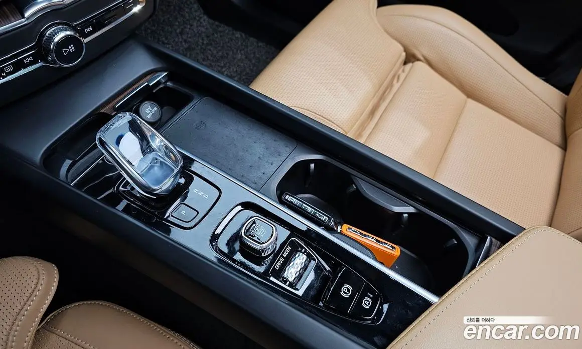 Volvo XC60 2021 2.0 автомат (гидро), фото 11