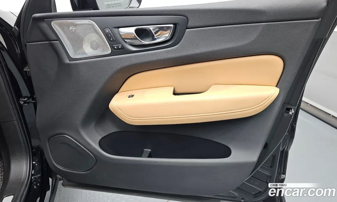 Volvo XC60 2021 2.0 автомат (гидро), фото 13