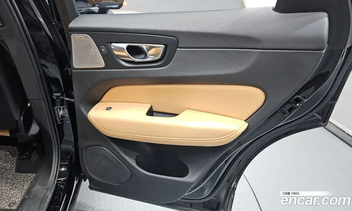 Volvo XC60 2021 2.0 автомат (гидро), фото 14