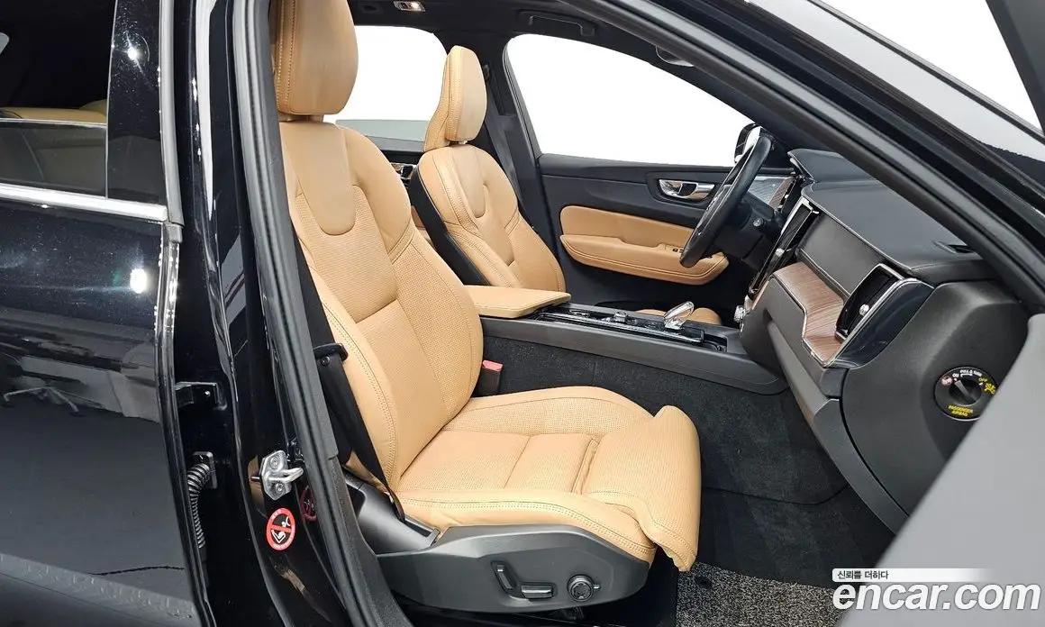 Volvo XC60 2021 2.0 автомат (гидро), фото 16