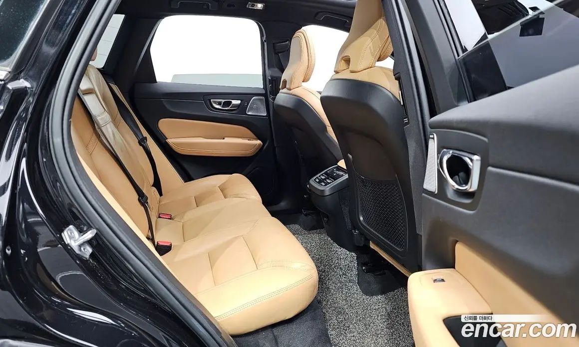 Volvo XC60 2021 2.0 автомат (гидро), фото 17