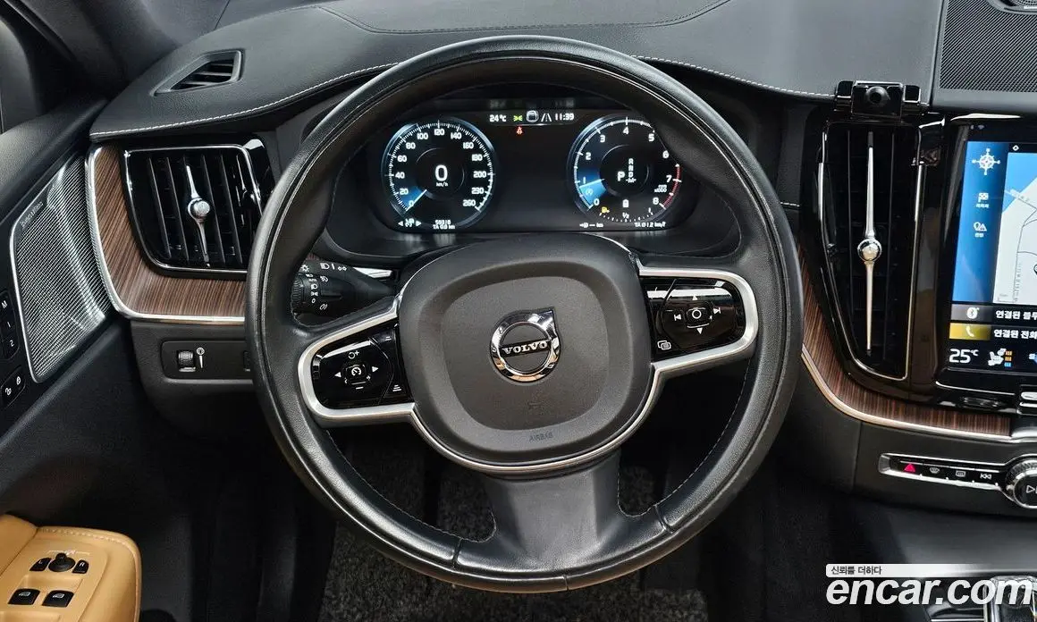 Volvo XC60 2021 2.0 автомат (гидро), фото 18
