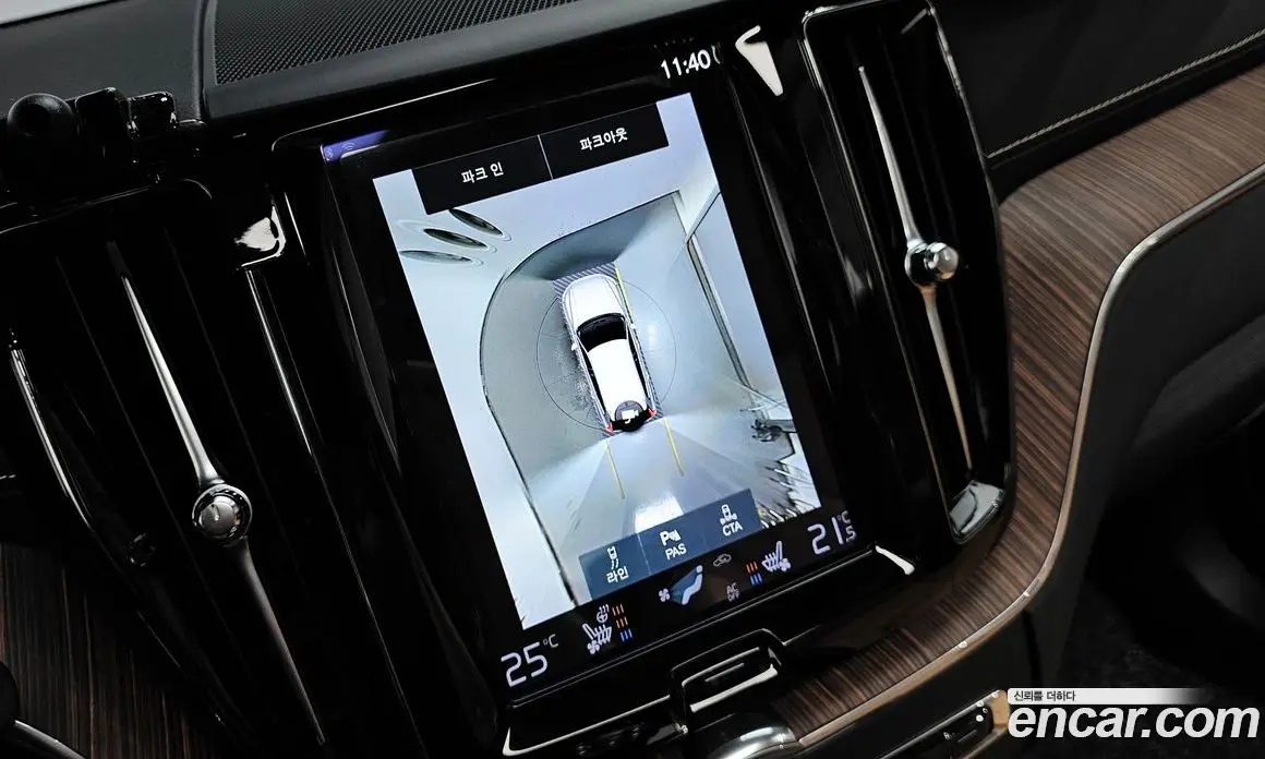 Volvo XC60 2021 2.0 автомат (гидро), фото 21