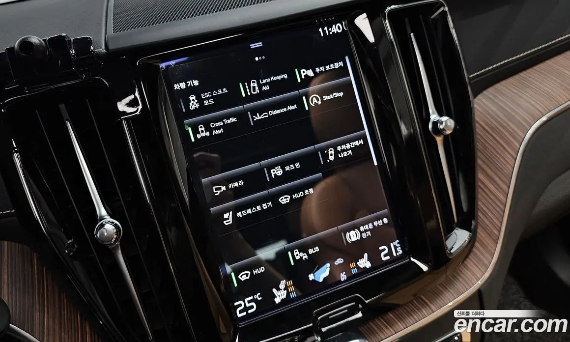Volvo XC60 2021 2.0 автомат (гидро), фото 22