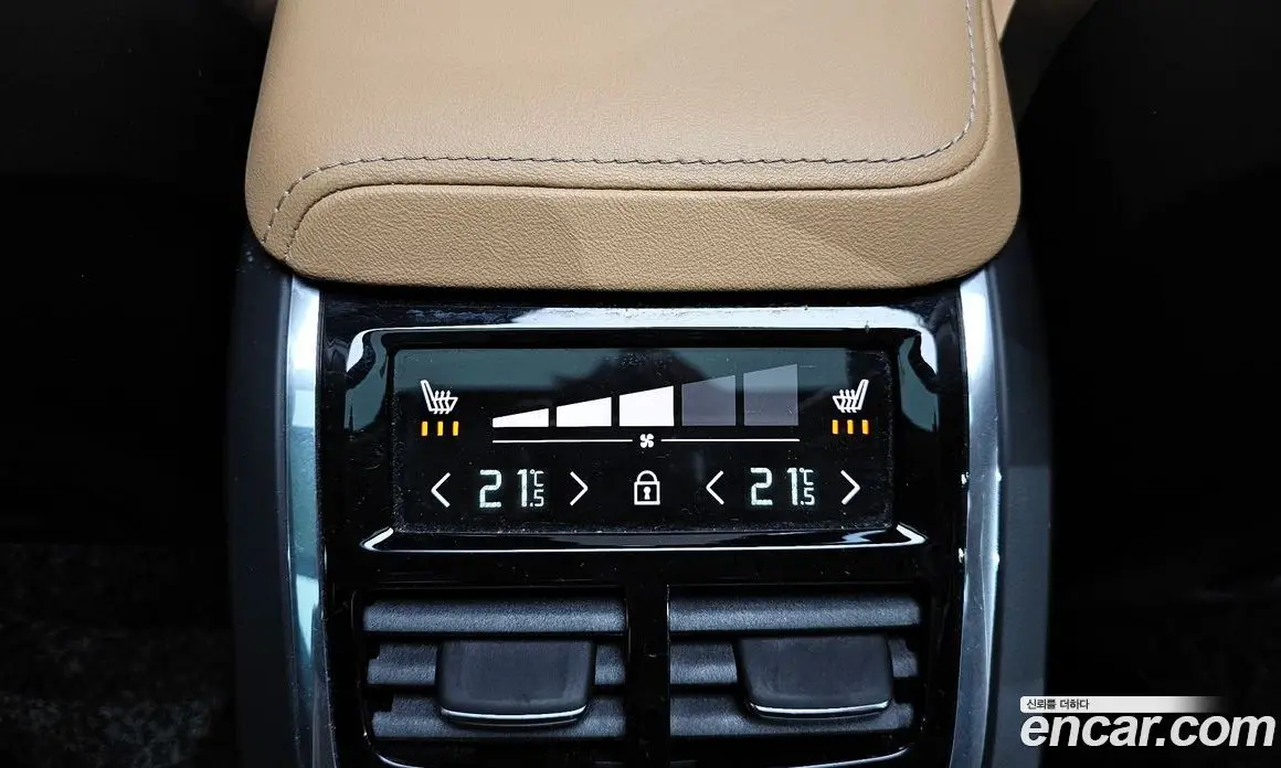 Volvo XC60 2021 2.0 автомат (гидро), фото 24