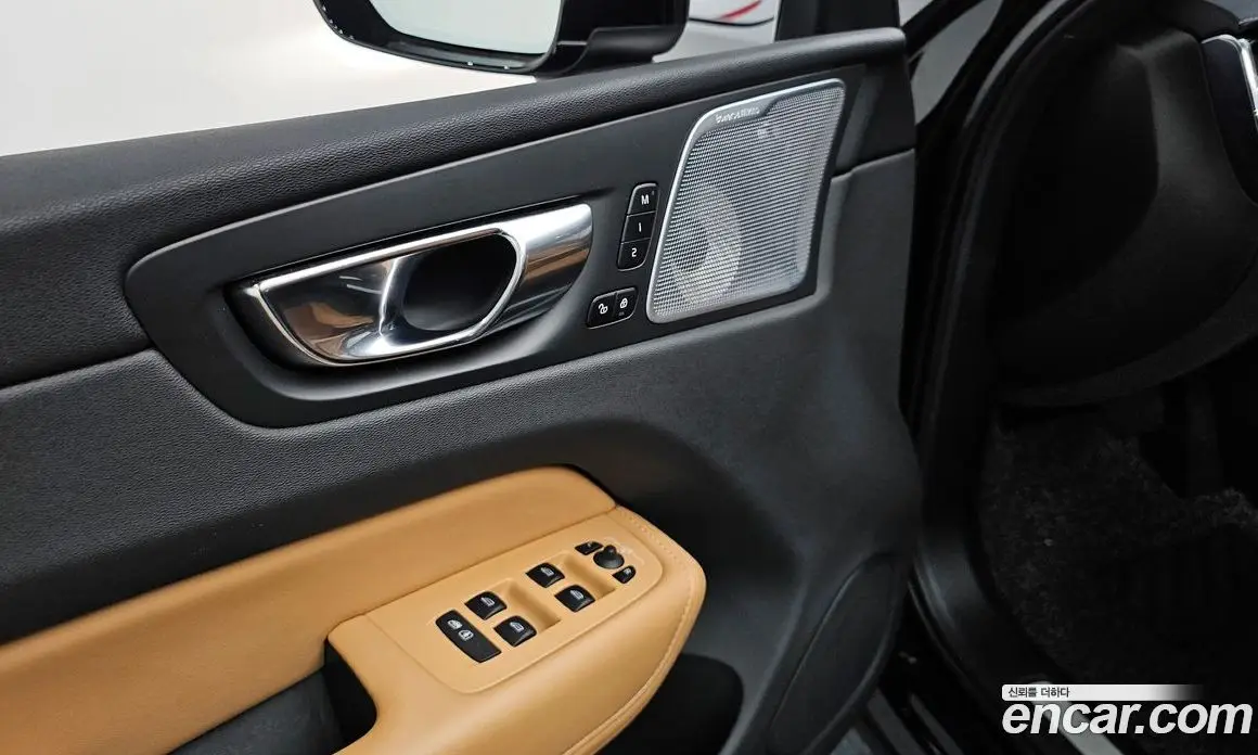 Volvo XC60 2021 2.0 автомат (гидро), фото 27
