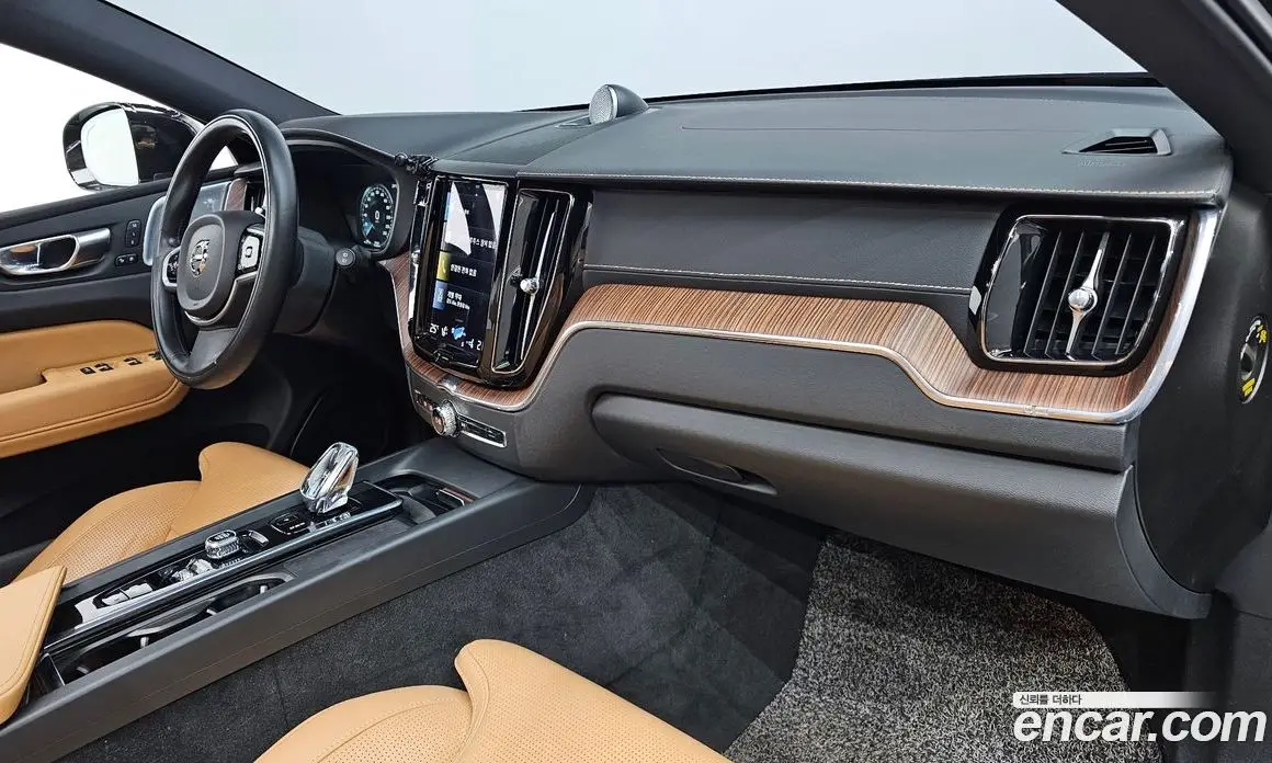 Volvo XC60 2021 2.0 автомат (гидро), фото 28