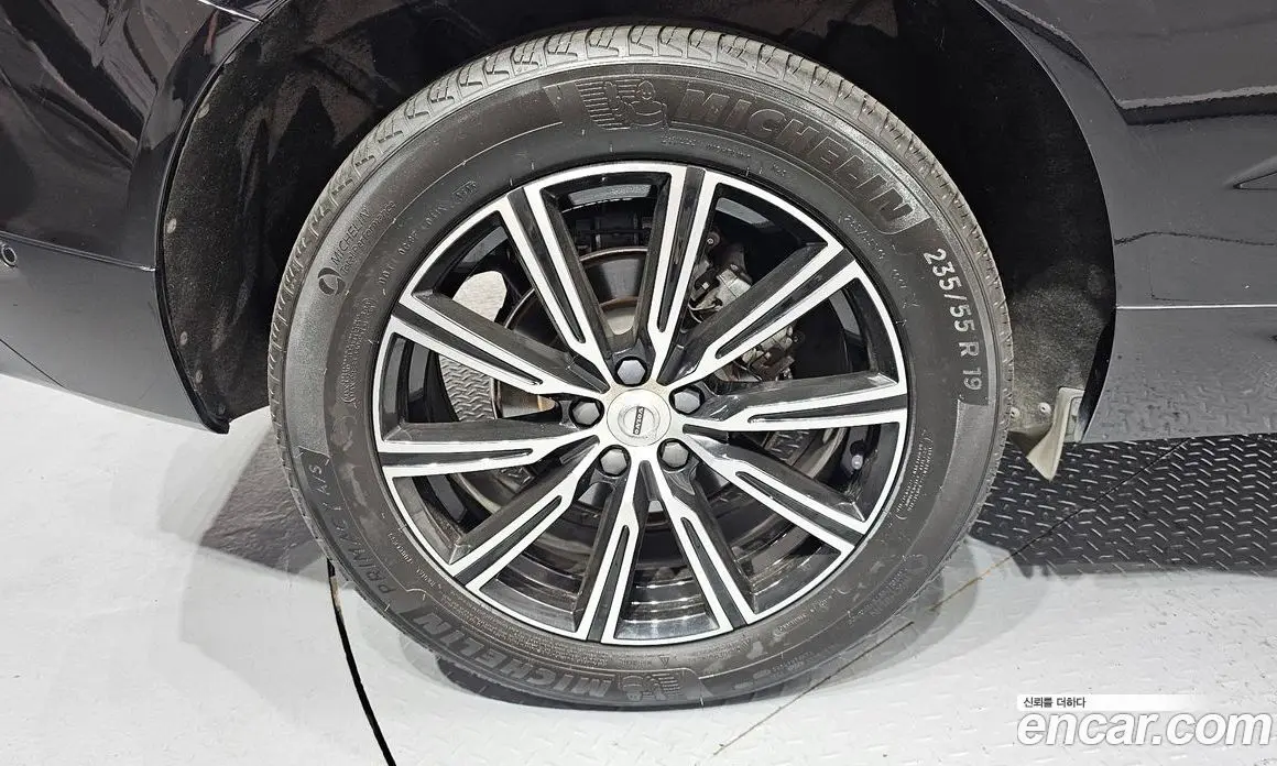 Volvo XC60 2021 2.0 автомат (гидро), фото 4