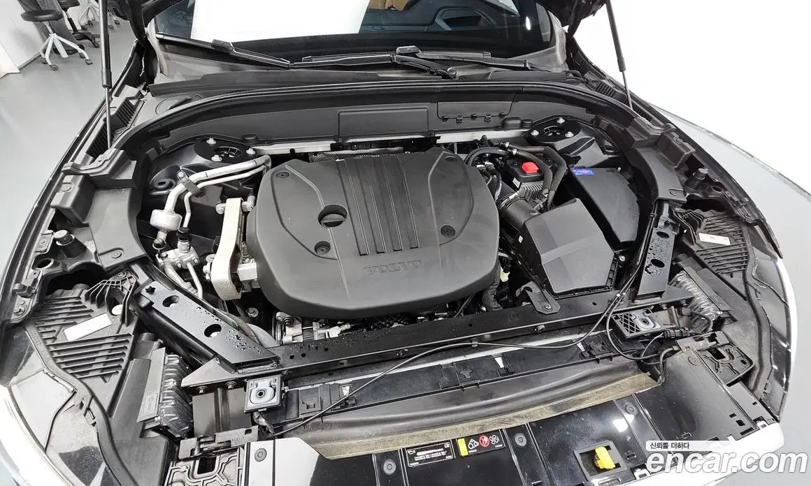 Volvo XC60 2021 2.0 автомат (гидро), фото 5