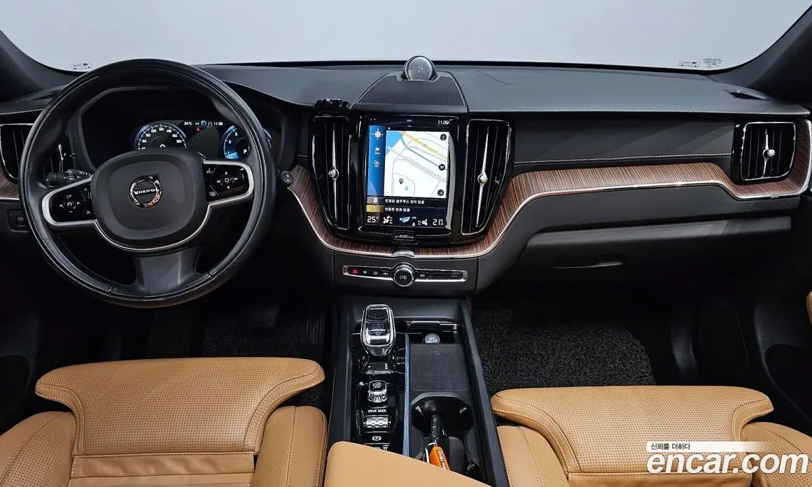 Volvo XC60 2021 2.0 автомат (гидро), фото 9