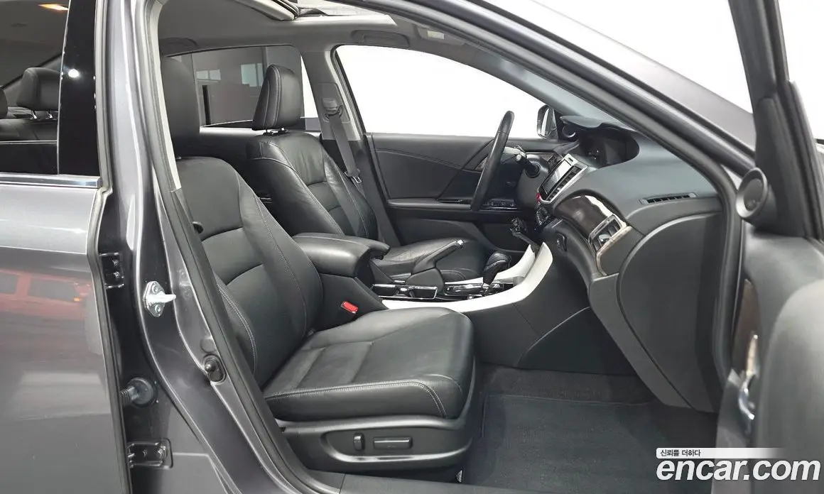 Honda Accord 2017 2.0 автомат (гидро), фото 11