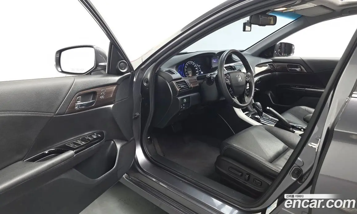 Honda Accord 2017 2.0 автомат (гидро), фото 10