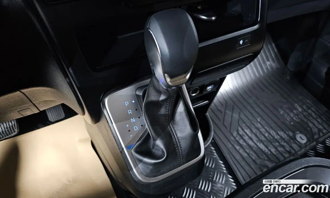 Hyundai Staria 2025 2.2 автомат (гидро), фото 9