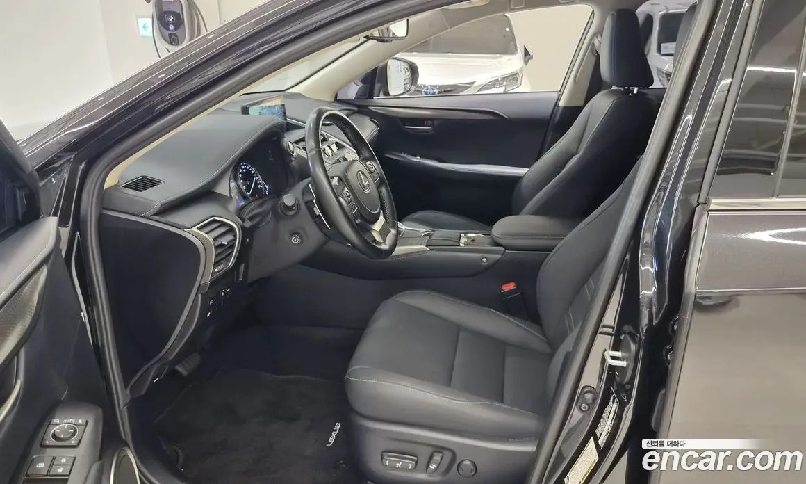 Lexus NX 2021 2.5 автомат (вариатор), фото 10 Lexus NX 2021 2.5 автомат (вариатор), фото 10