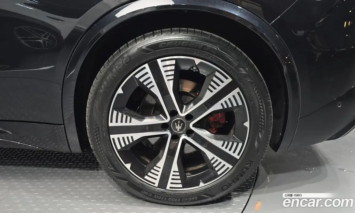 Maserati Grecale 2025 0.3 автомат (гидро), фото 6 Maserati Grecale 2025 0.3 автомат (гидро), фото 6