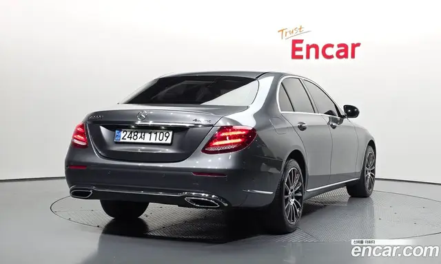 Mercedes-Benz E-Class 2019 1.9 автомат (гидро), миниатюра 2
