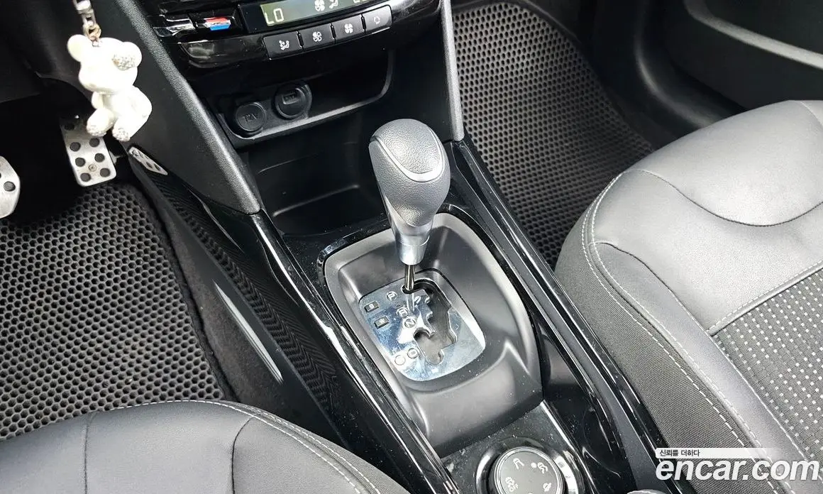 Peugeot 2008 2019 1.5 автомат (гидро), фото 9