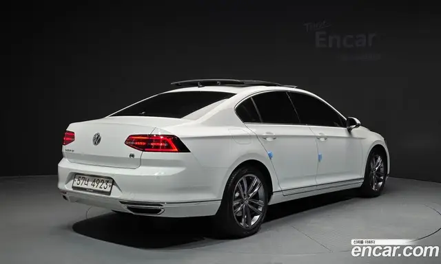 Volkswagen Passat 2018 2.0 автомат (гидро), миниатюра 2