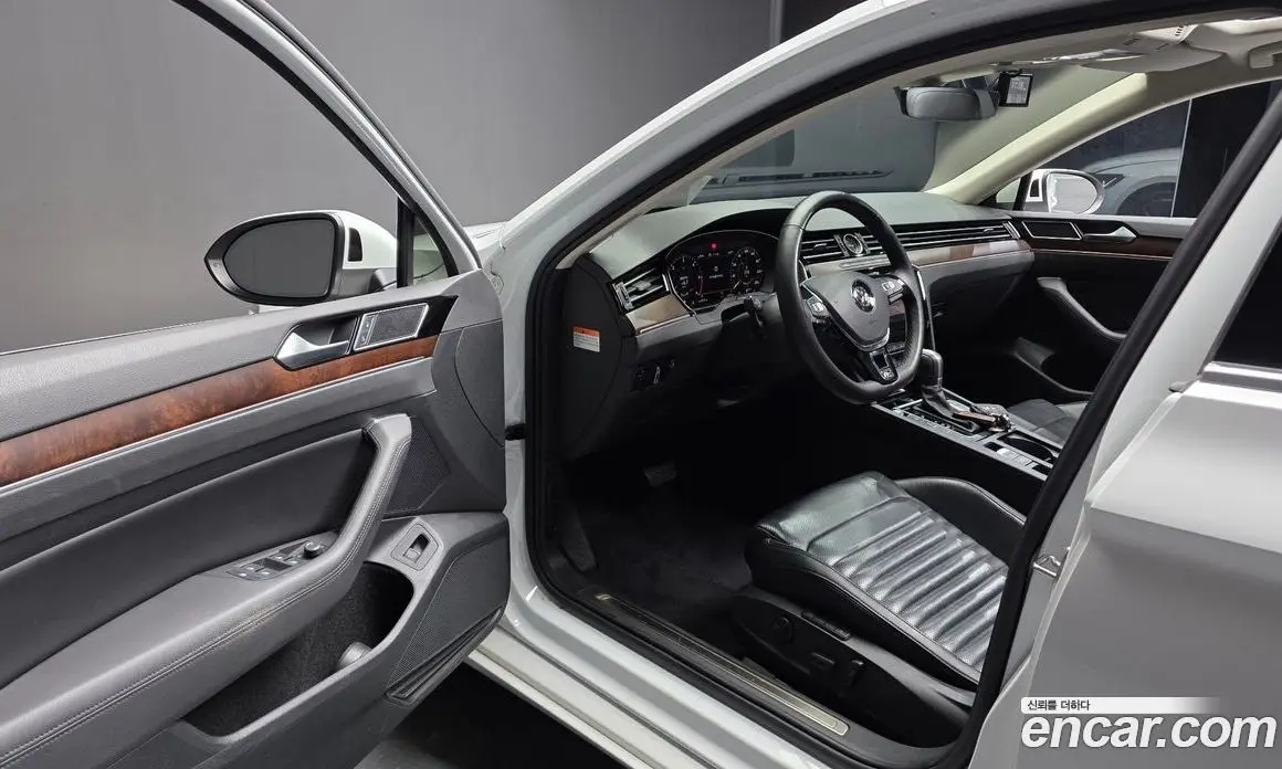 Volkswagen Passat 2018 2.0 автомат (гидро), фото 13