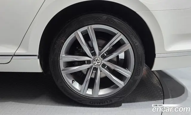 Volkswagen Passat 2018 2.0 автомат (гидро), миниатюра 7
