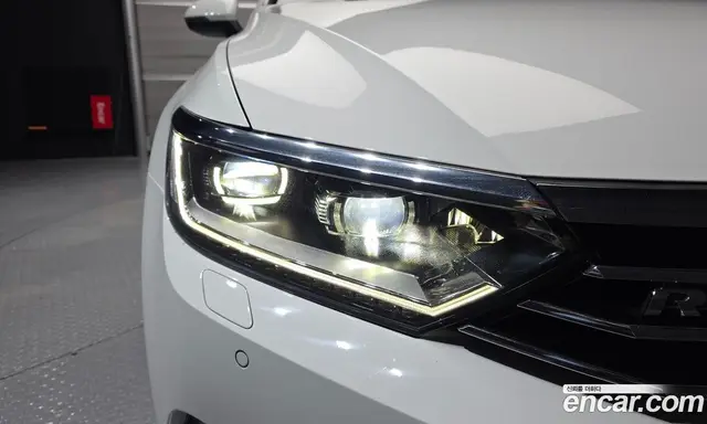 Volkswagen Passat 2018 2.0 автомат (гидро), миниатюра 8