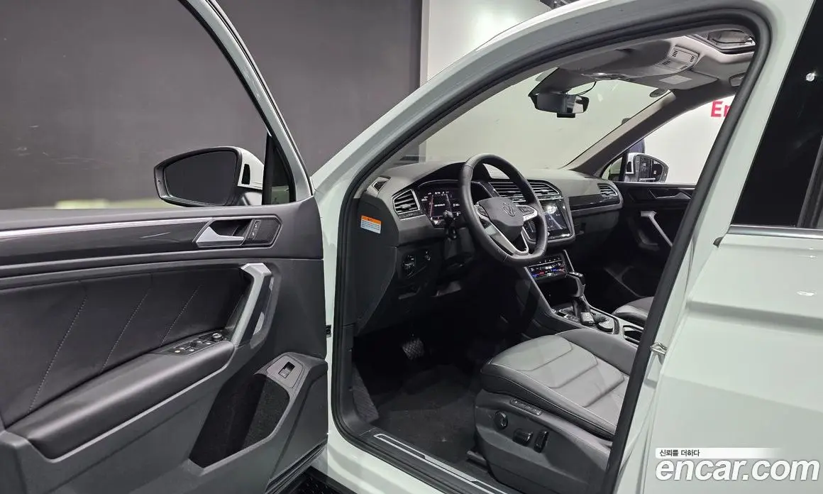 Volkswagen Tiguan 2022 2.0 автомат (гидро), фото 13