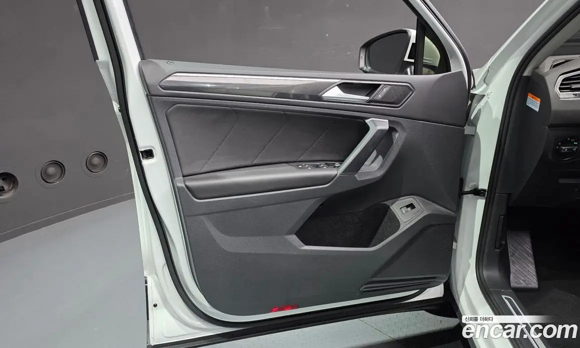 Volkswagen Tiguan 2022 2.0 автомат (гидро), фото 14