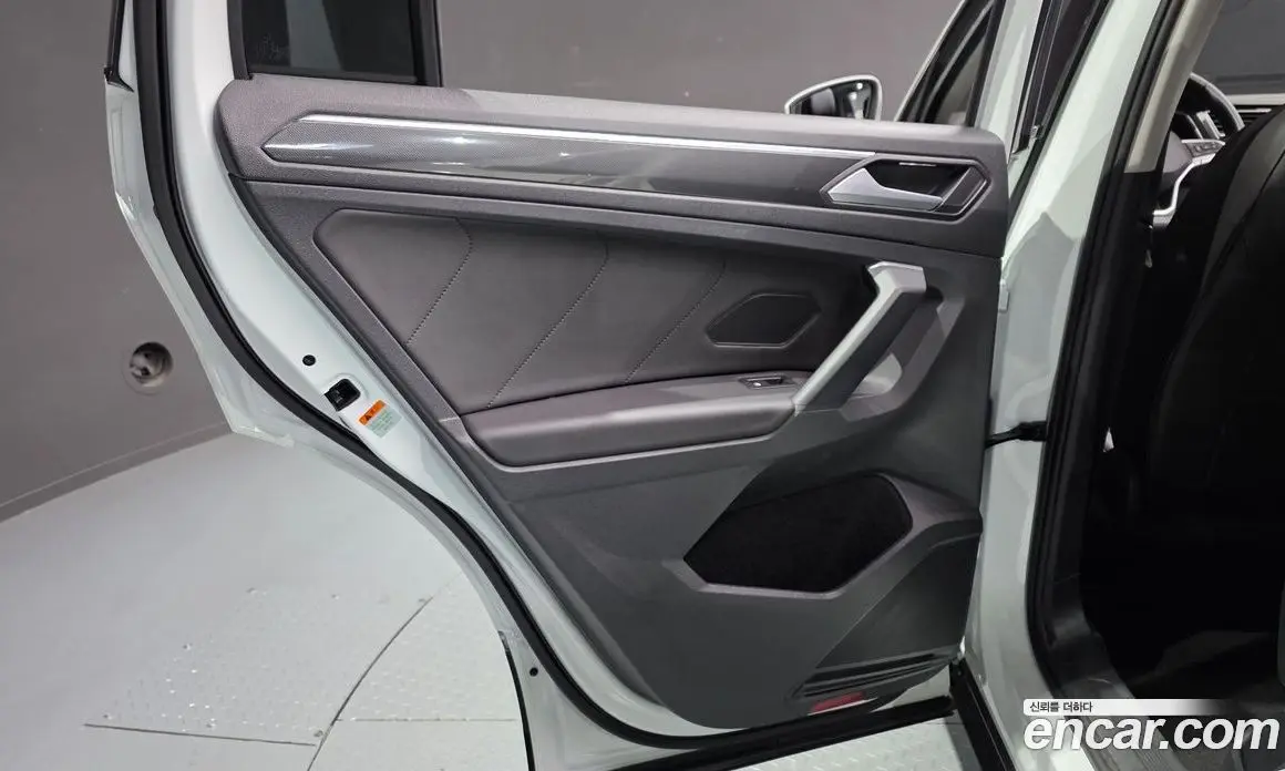 Volkswagen Tiguan 2022 2.0 автомат (гидро), фото 15