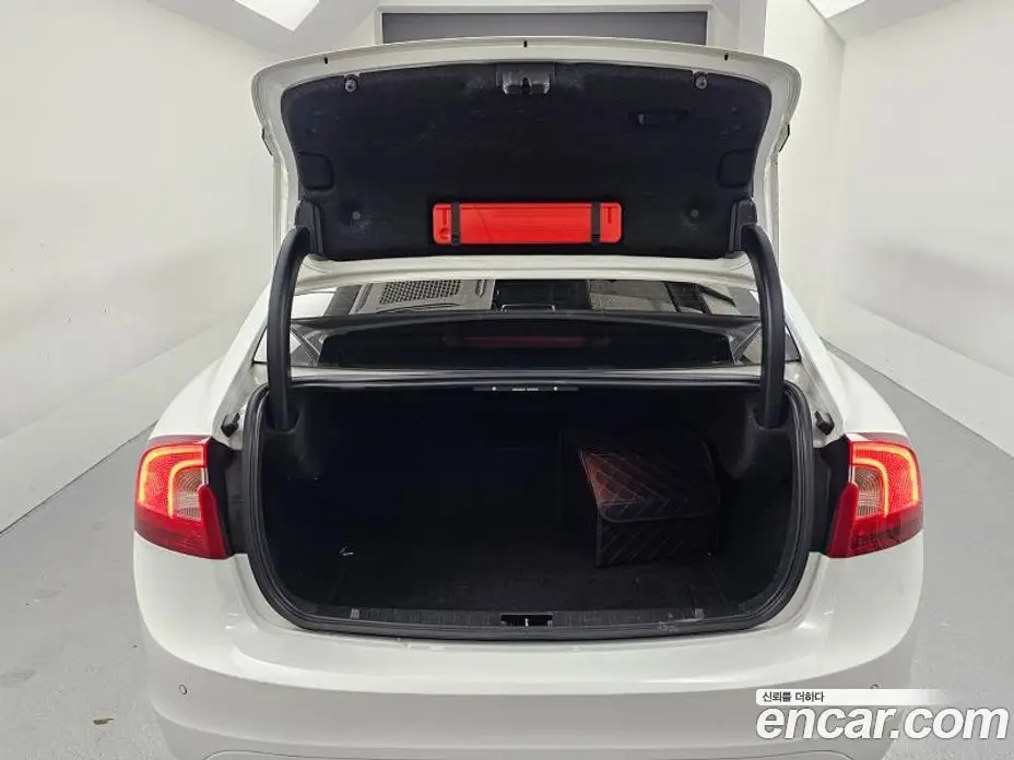 Volvo S60 2015 2.0 автомат (гидро), фото 19