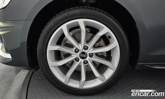 Audi A4 2023 2.0 автомат (гидро), миниатюра 5